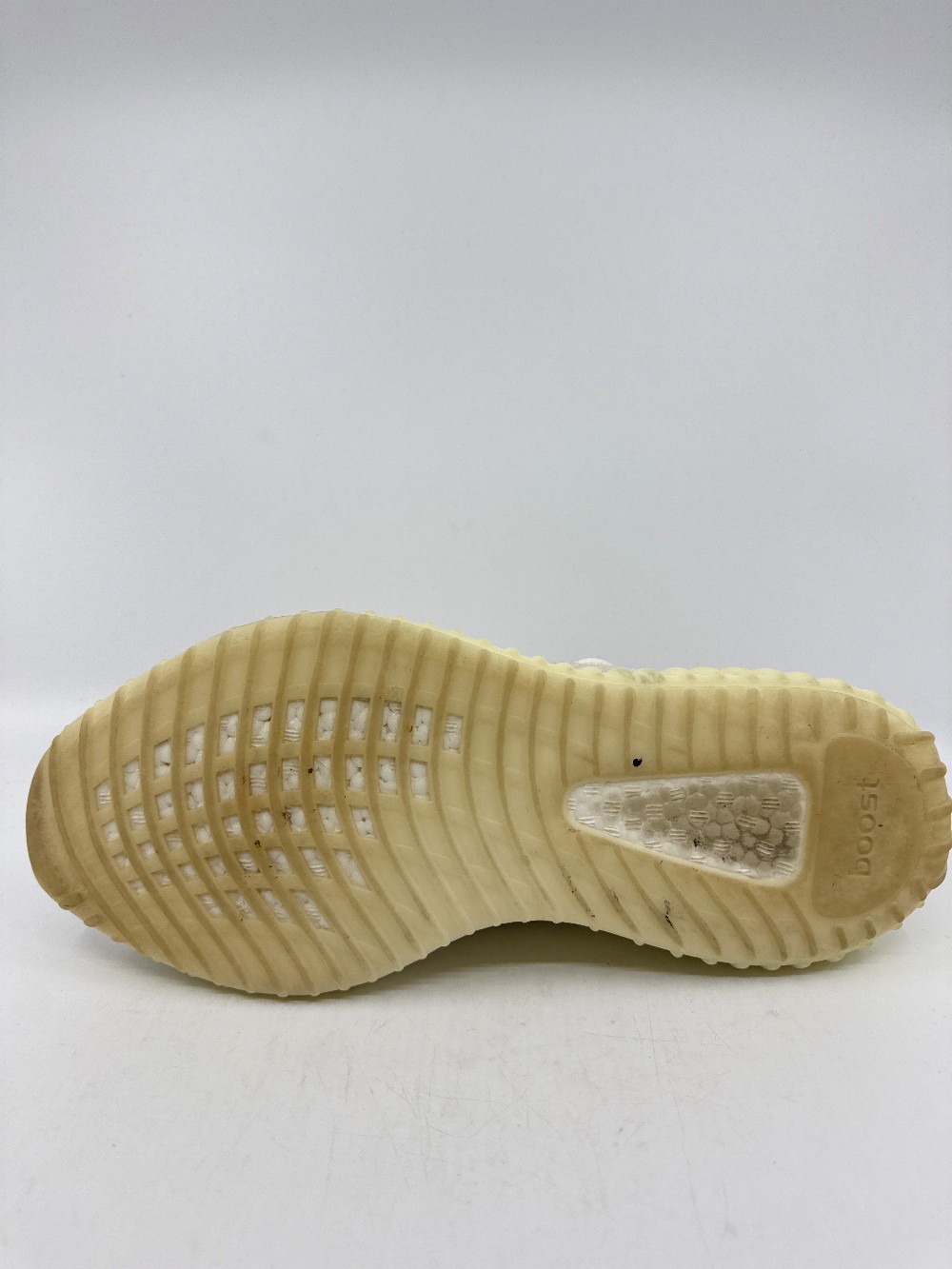 *USED/NO BOX* YEEZY 350 V2 - BONE