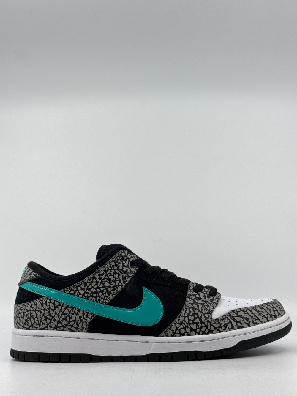 *USED* NIKE SB DUNK LOW - ATMOS ELEPHANT