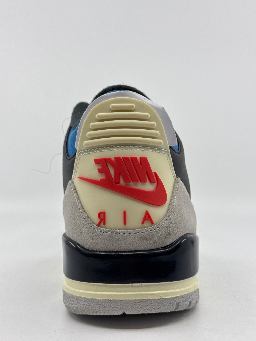 *NO BOX* AJ 3 - RARE AIR