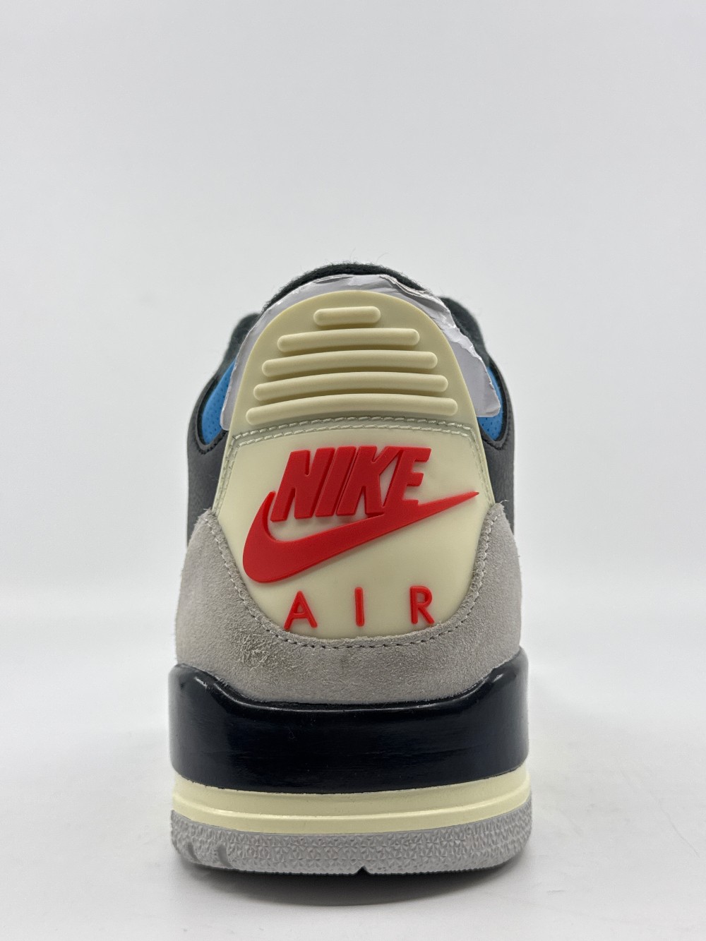 *NO BOX* AJ 3 - RARE AIR