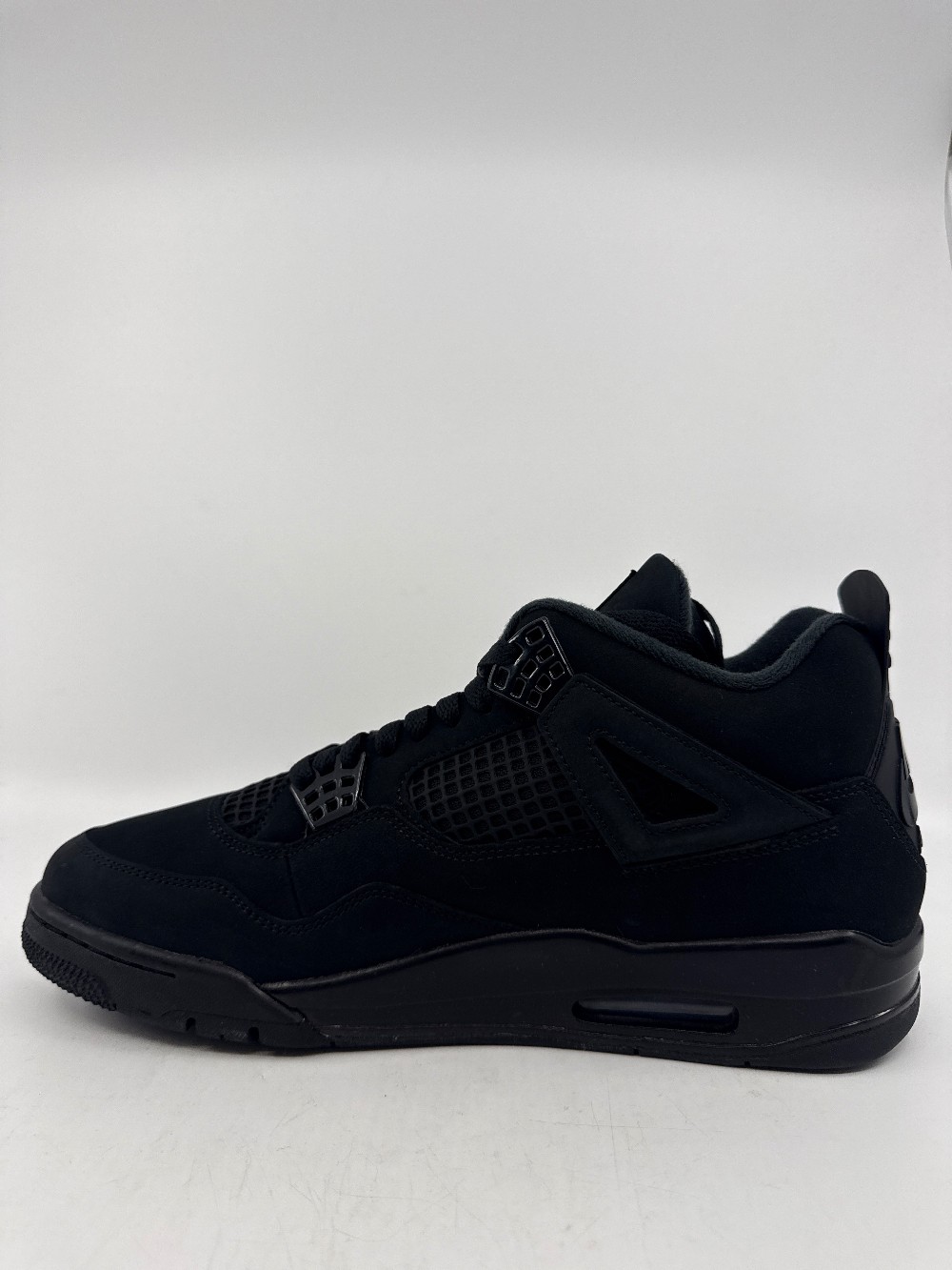 AJ 4 - BLACK CAT (2025)
