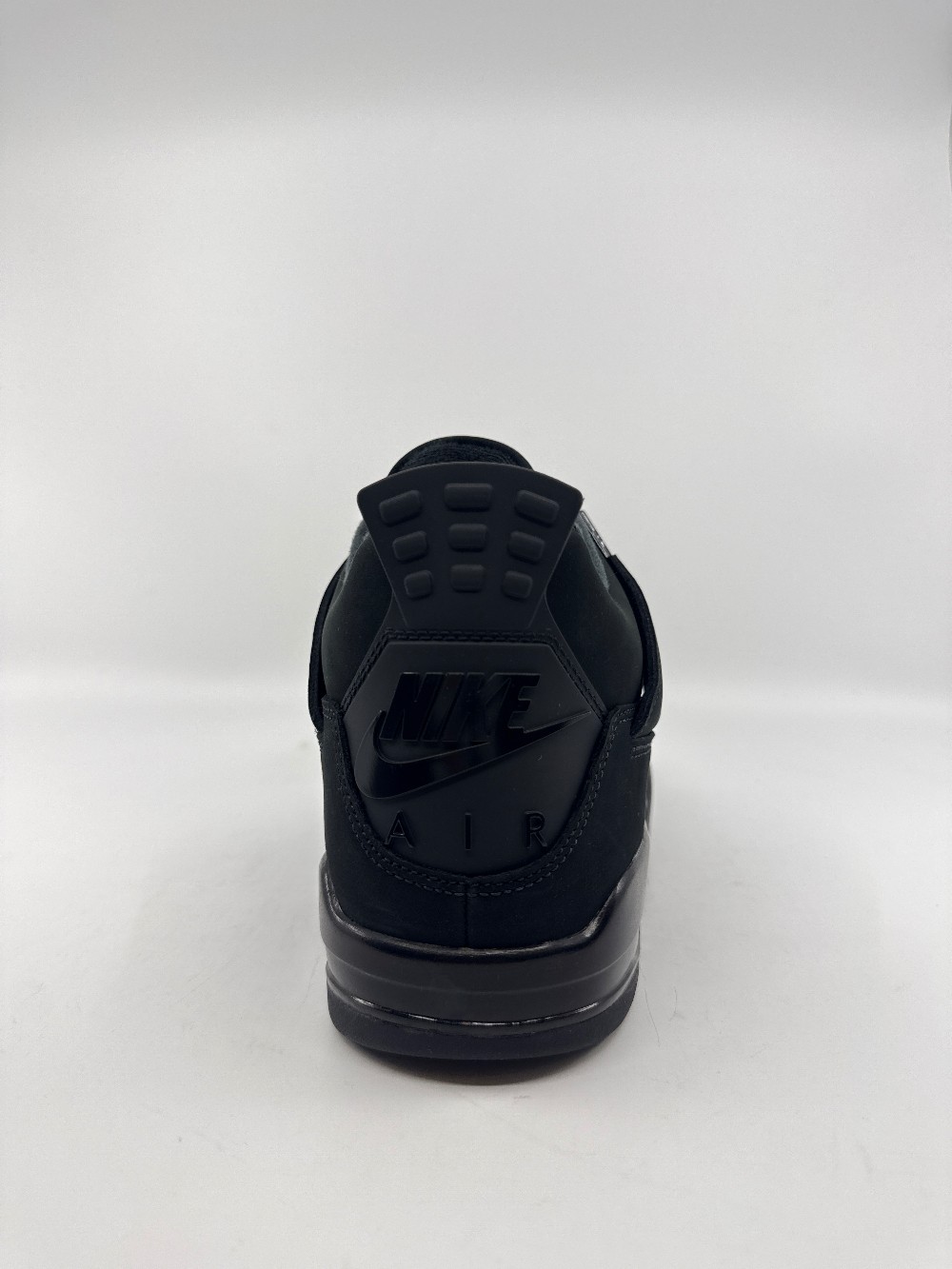 AJ 4 - BLACK CAT (2025)
