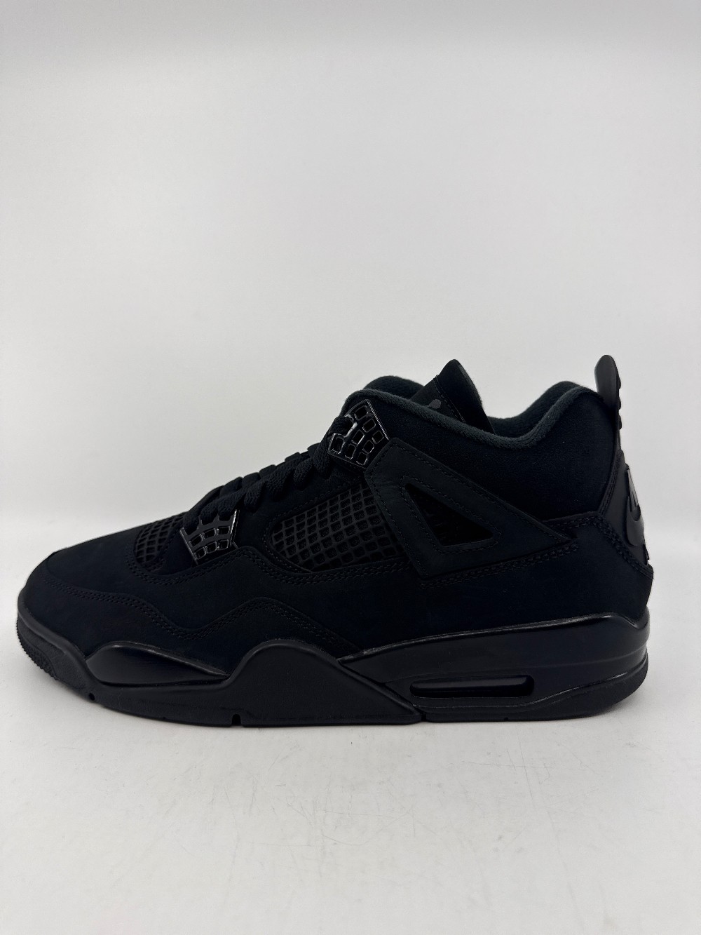 AJ 4 - BLACK CAT (2025)