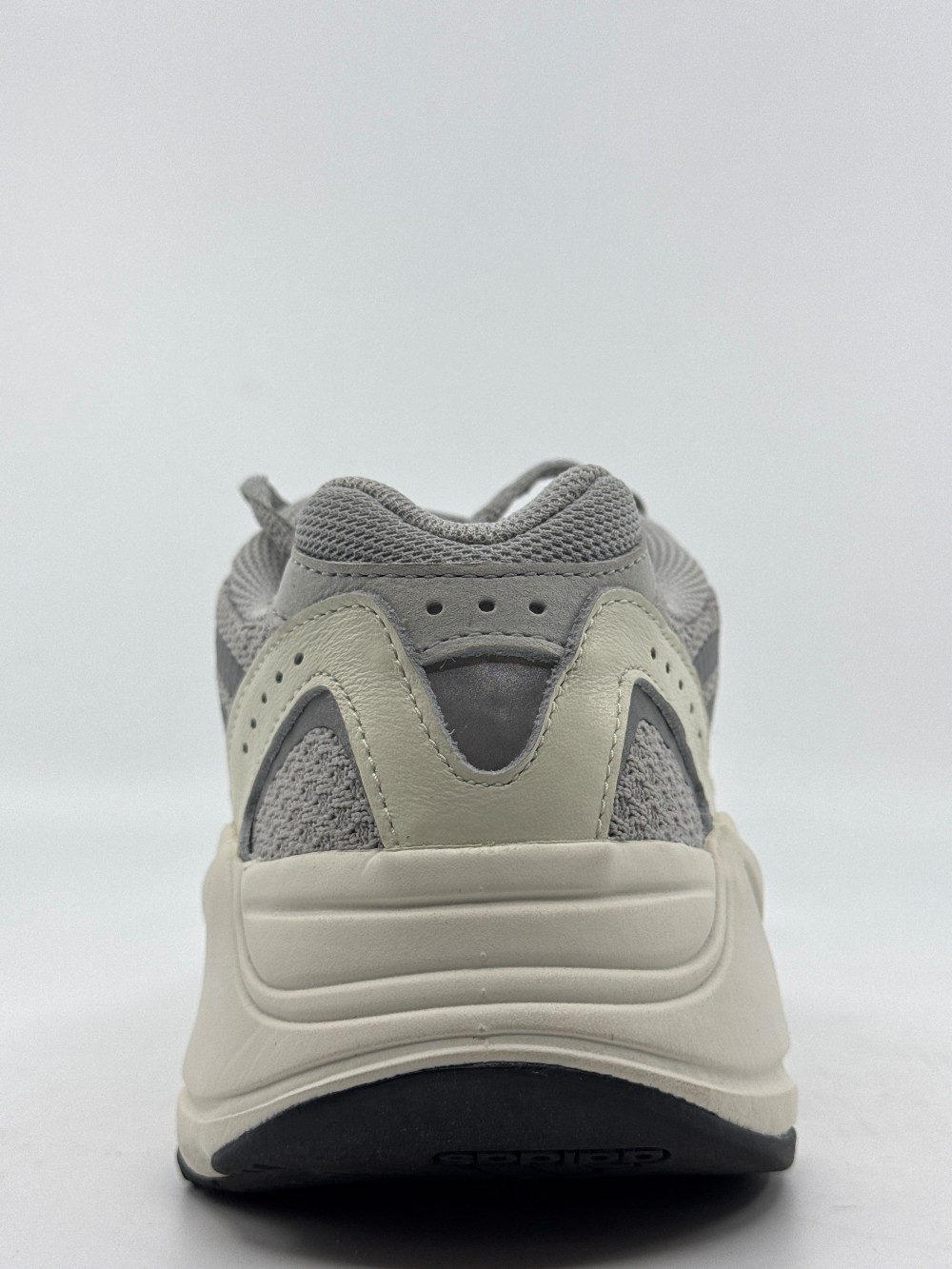 *VNDS* YEEZY 700 V2 - STATIC