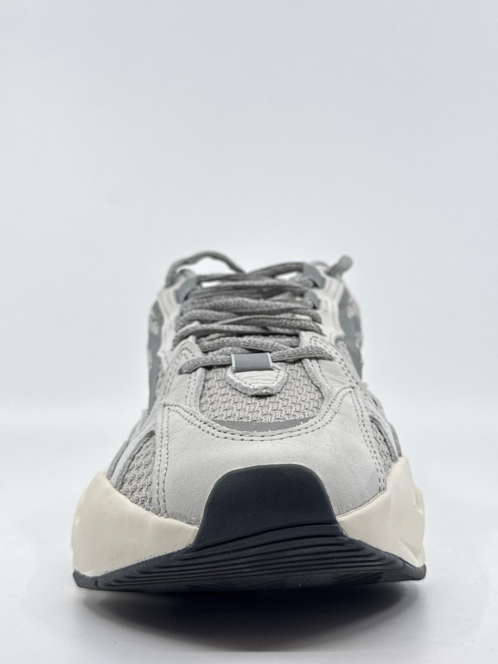 *VNDS* YEEZY 700 V2 - STATIC