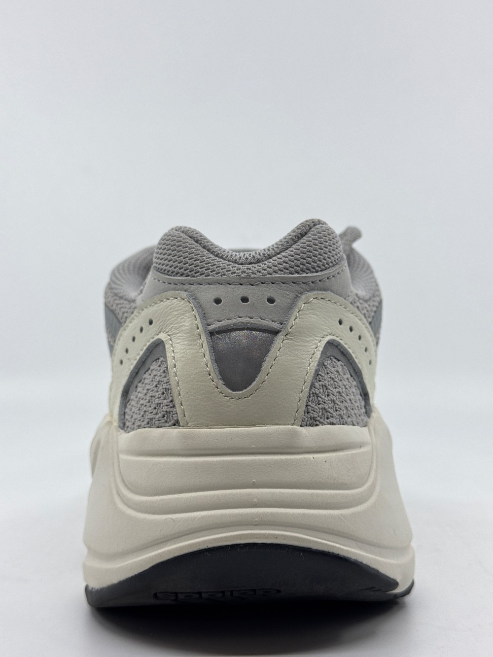 *VNDS* YEEZY 700 V2 - STATIC