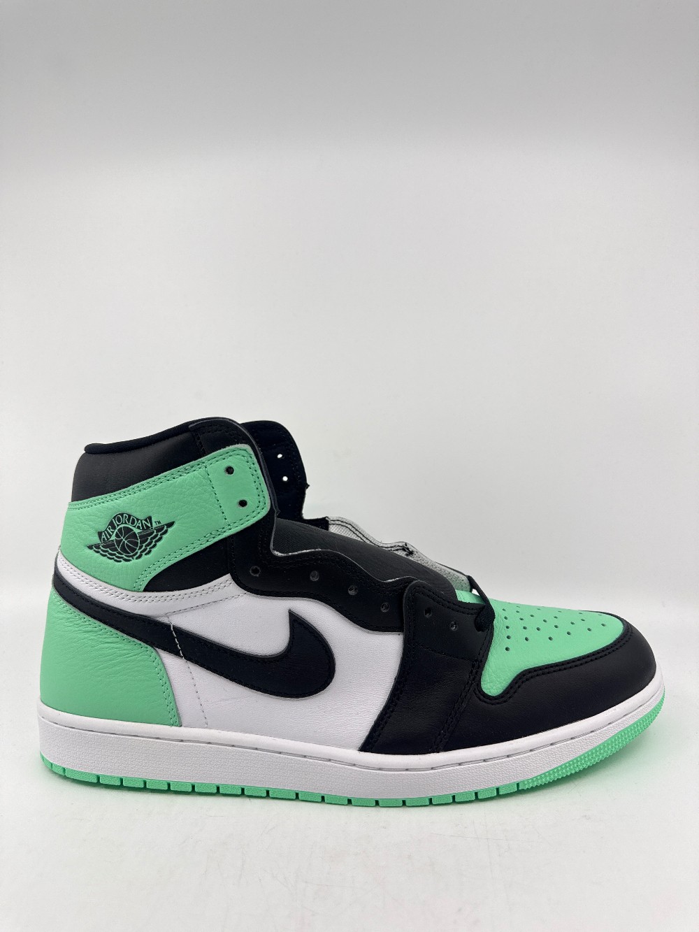 AJ 1 - GREEN GLOW