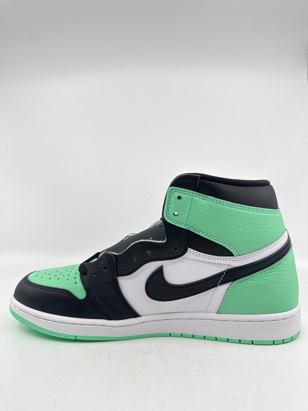 AJ 1 - GREEN GLOW