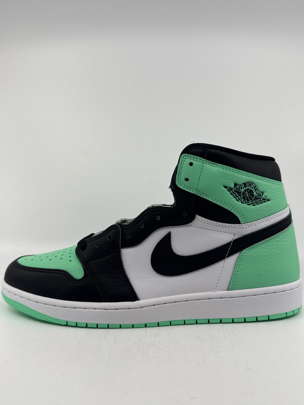 AJ 1 - GREEN GLOW