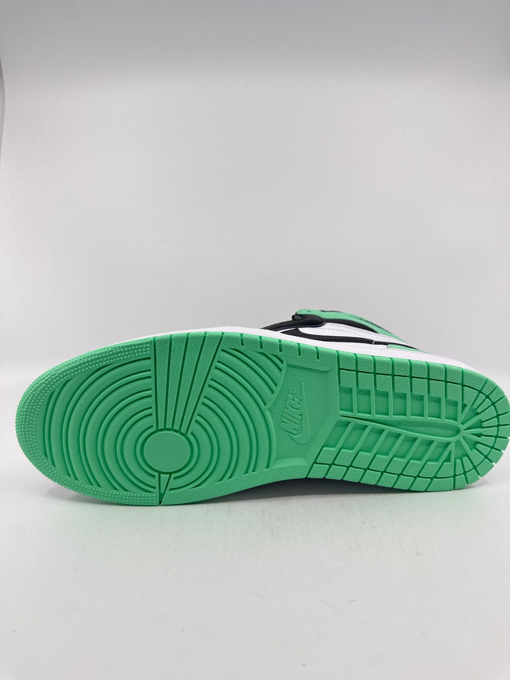 AJ 1 - GREEN GLOW
