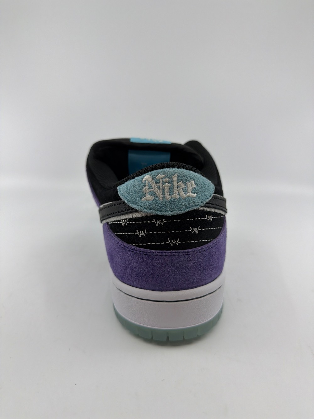 NIKE SB DUNK LOW - HAYLEY WILSON