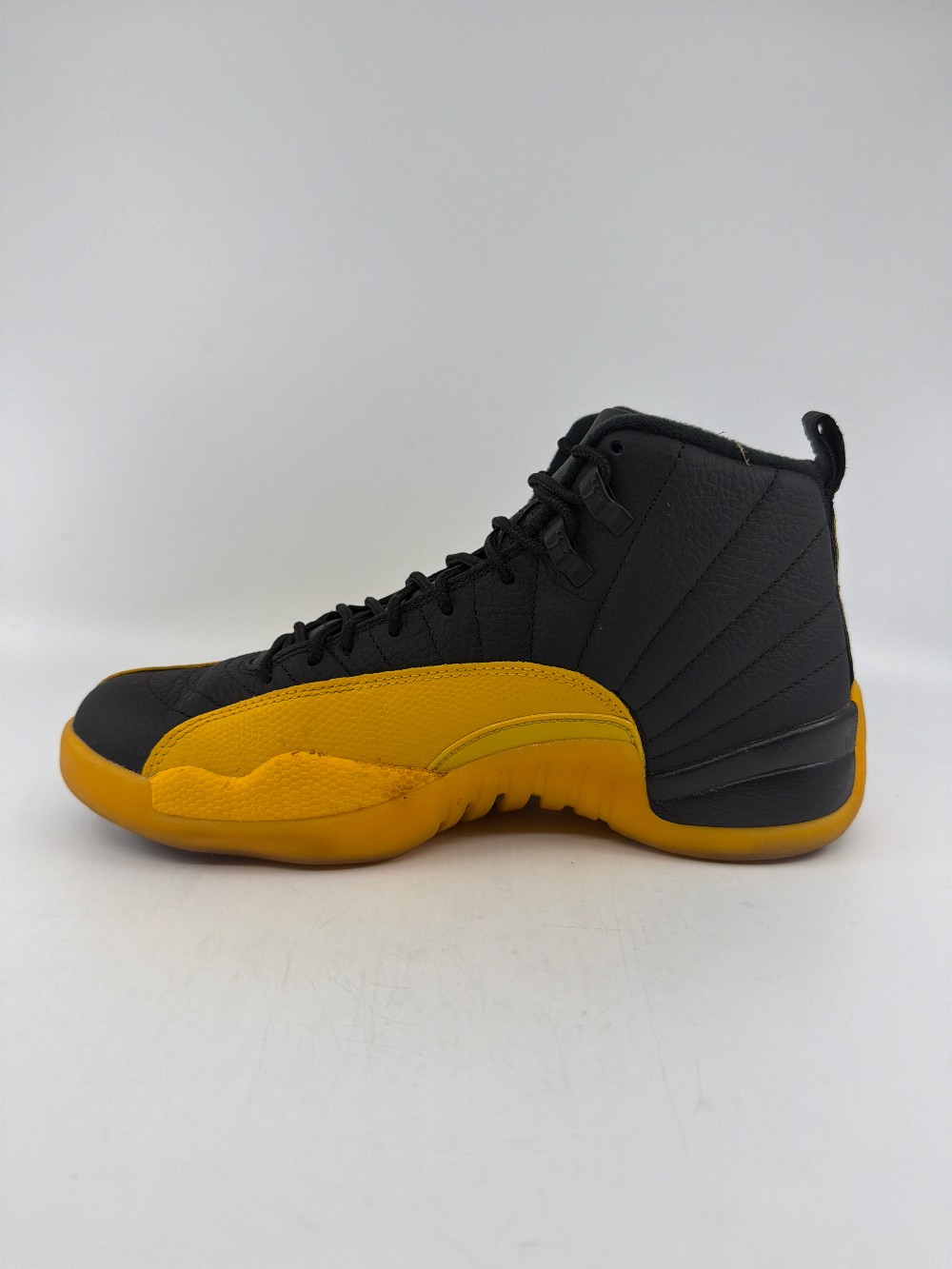 *USED* AJ 12 - BLACK UNIVERSITY GOLD