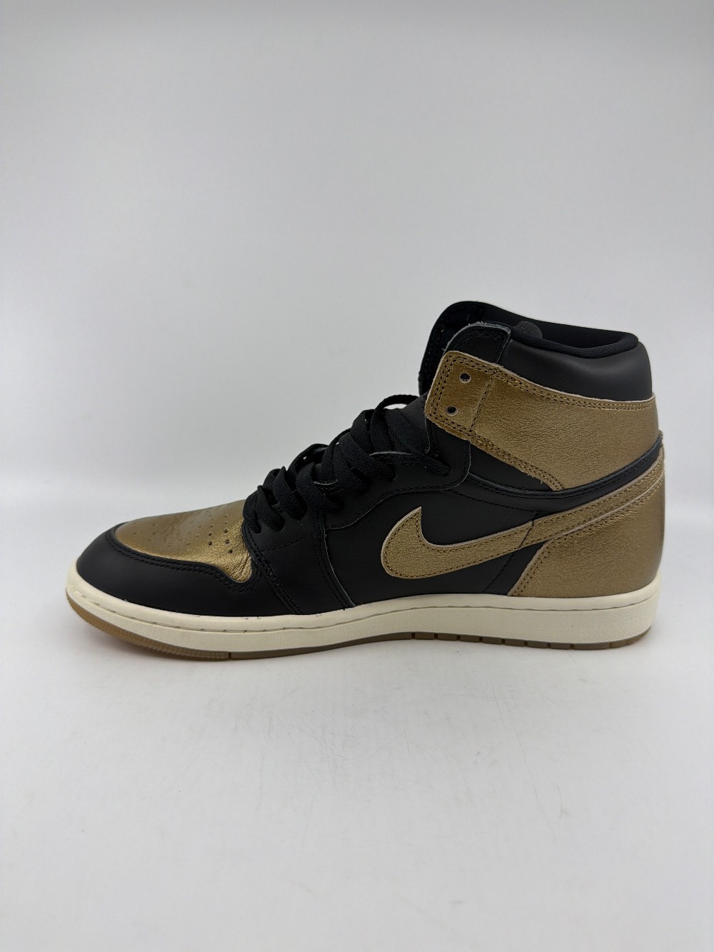 AJ 1 - BLACK METALLIC GOLD
