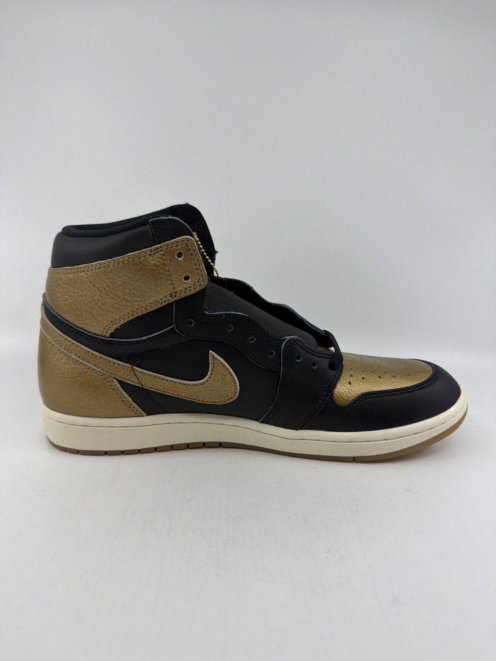 AJ 1 - BLACK METALLIC GOLD