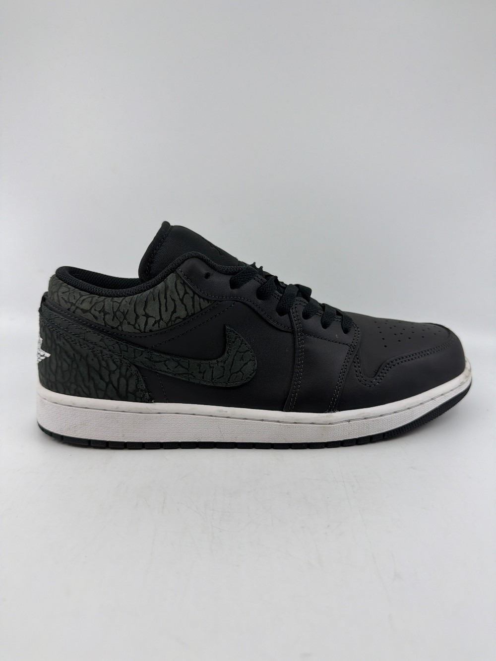*USED* AJ 1 LOW SE - BLACK ELEPHANT