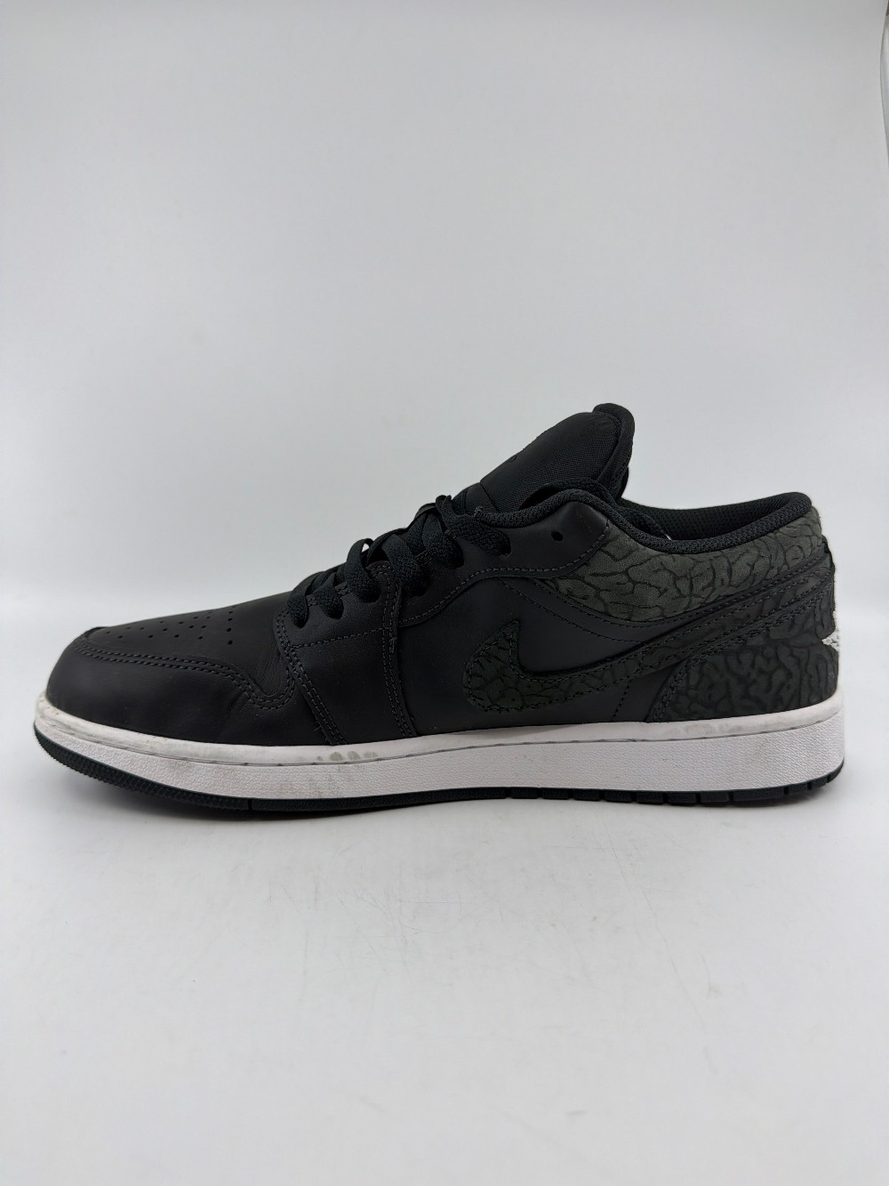 *USED* AJ 1 LOW SE - BLACK ELEPHANT
