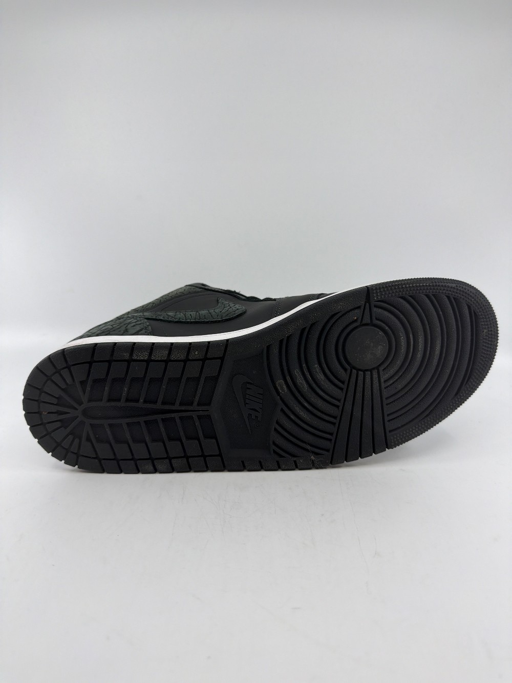 *USED* AJ 1 LOW SE - BLACK ELEPHANT