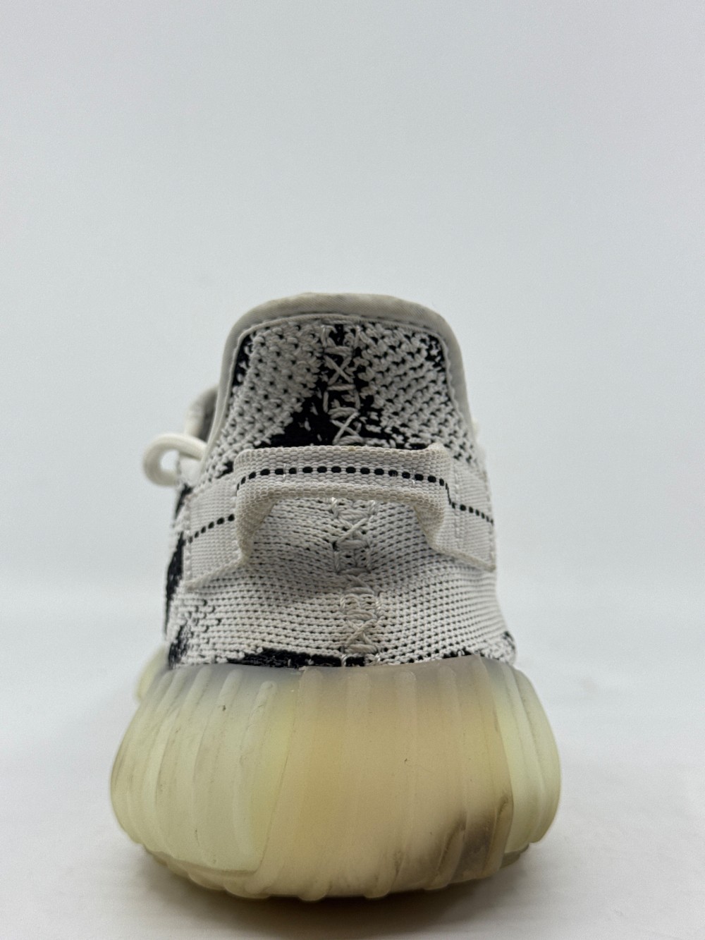 *USED/NO BOX* YEEZY 350 BOOST V2 - ZEBRA