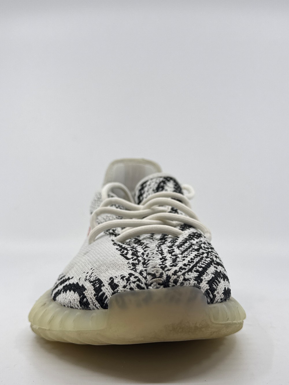 *USED/NO BOX* YEEZY 350 BOOST V2 - ZEBRA