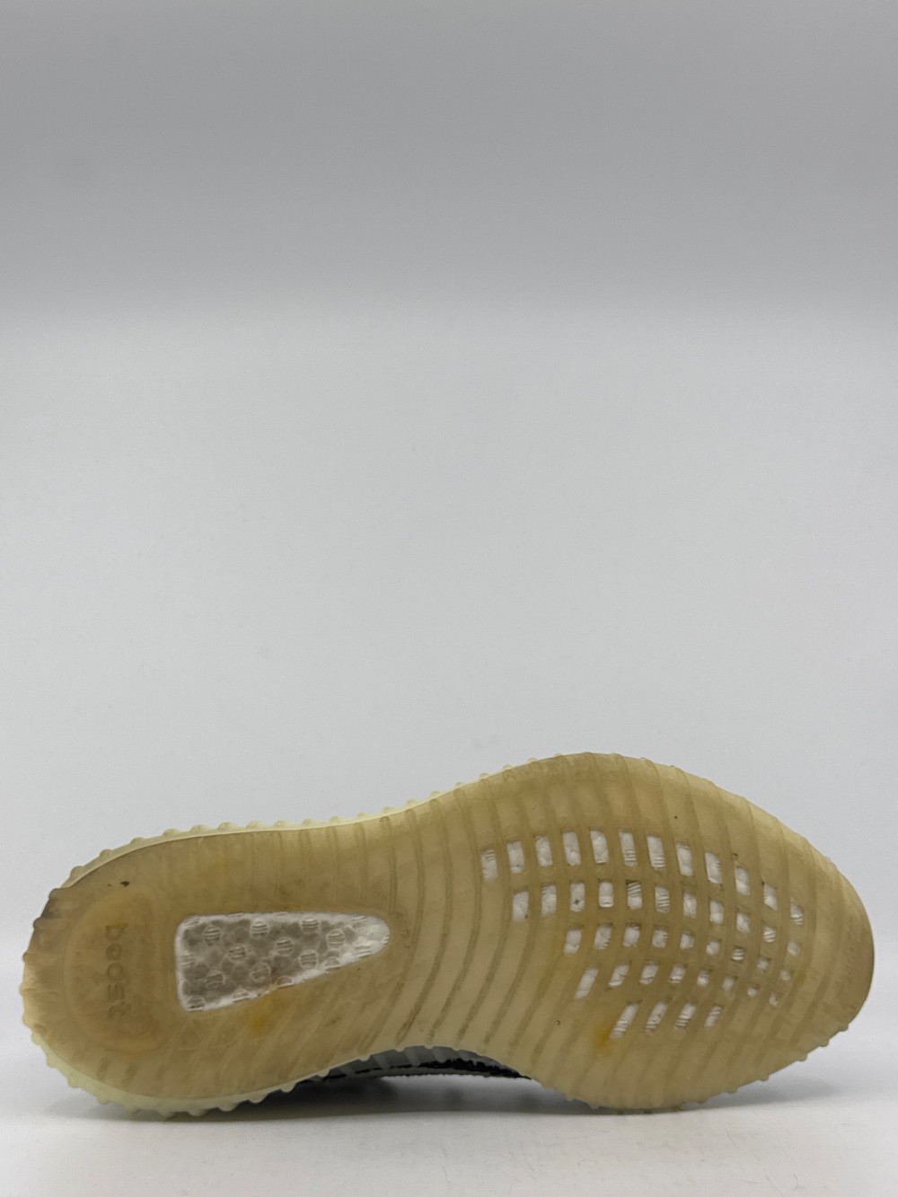 *USED/NO BOX* YEEZY 350 BOOST V2 - ZEBRA