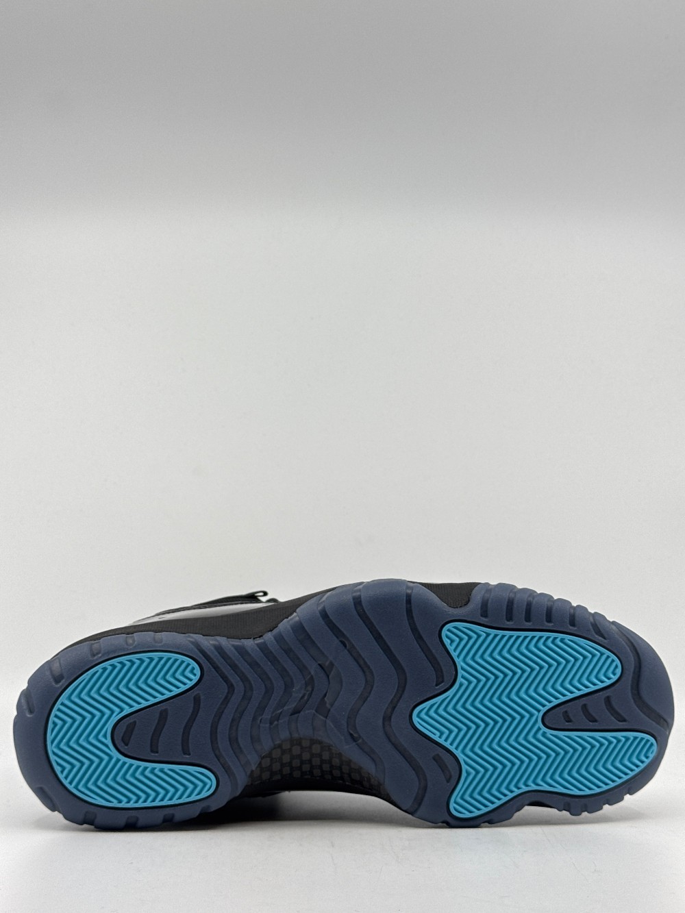 AJ 11 - GAMMA BLUE (2025)