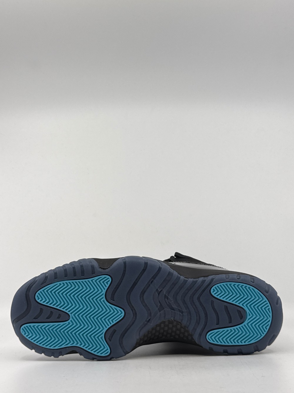 AJ 11 - GAMMA BLUE (2025)