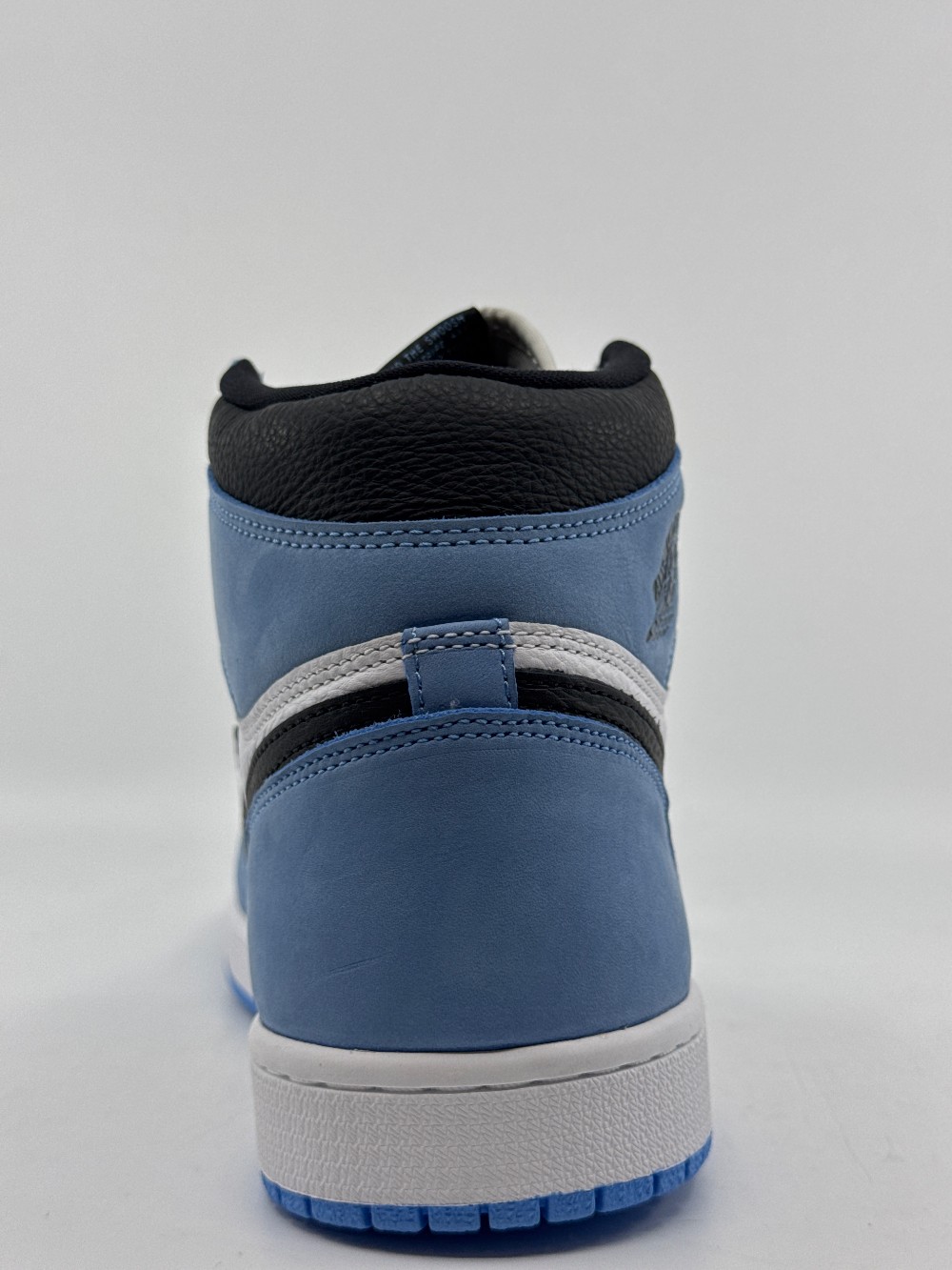 AJ 1 - UNIVERSITY BLUE