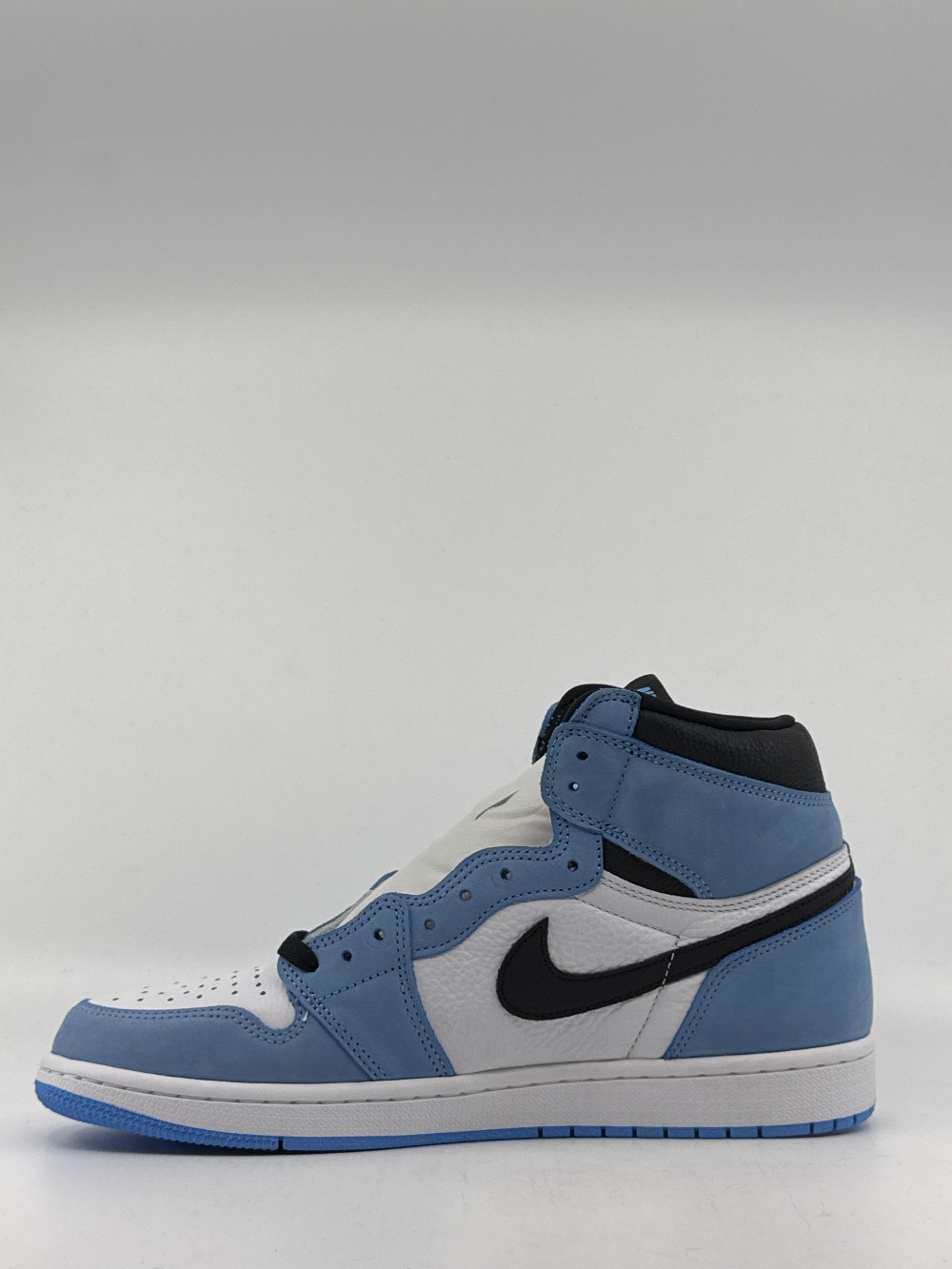 AJ 1 - UNIVERSITY BLUE