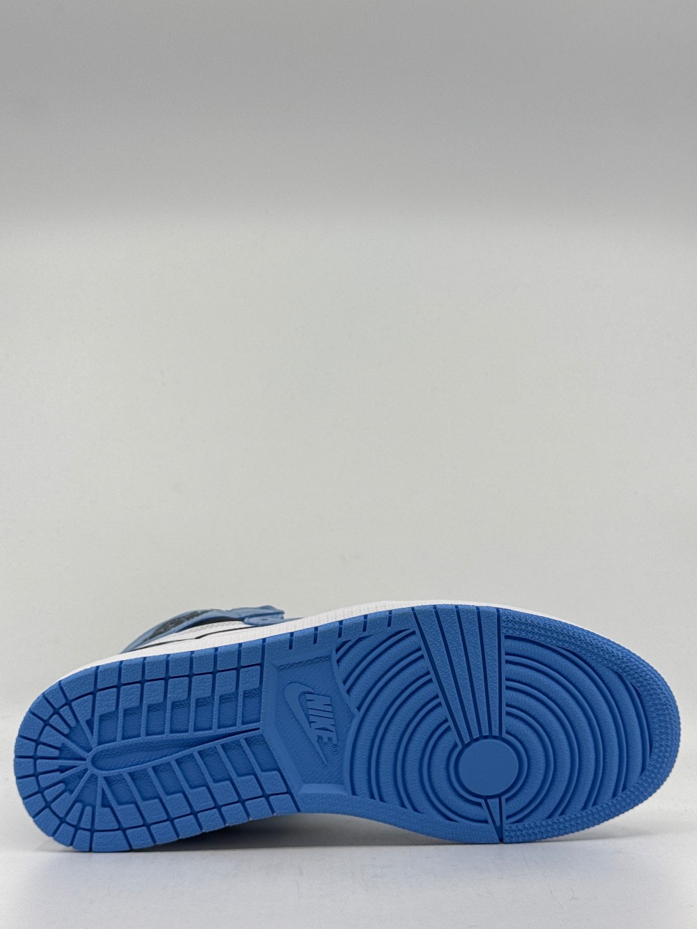 AJ 1 - UNIVERSITY BLUE