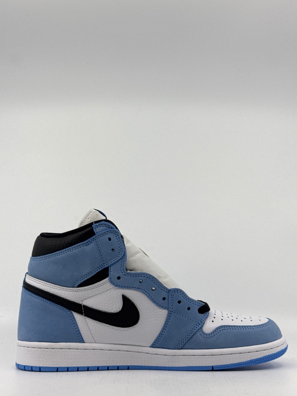 AJ 1 - UNIVERSITY BLUE