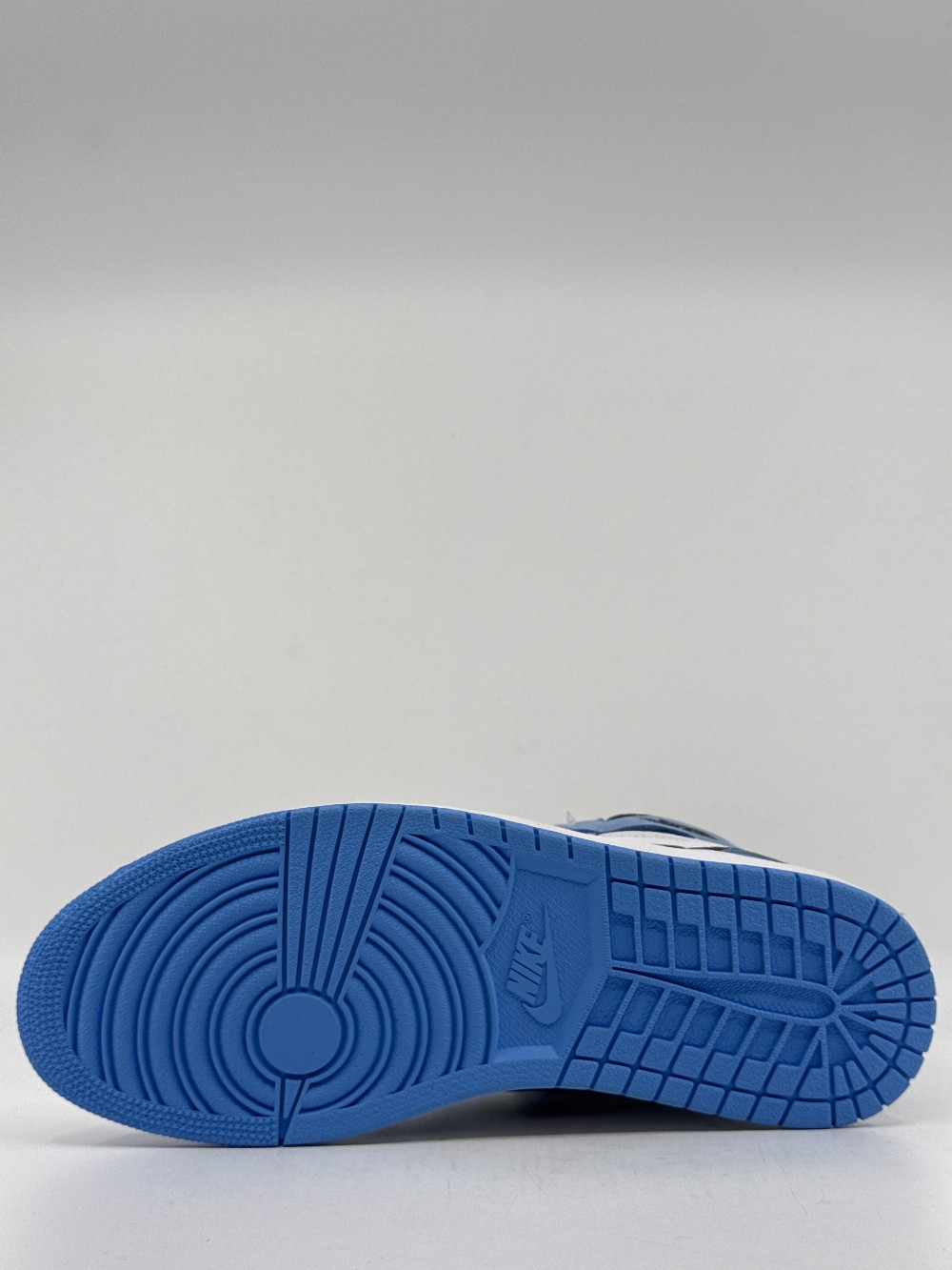 AJ 1 - UNIVERSITY BLUE