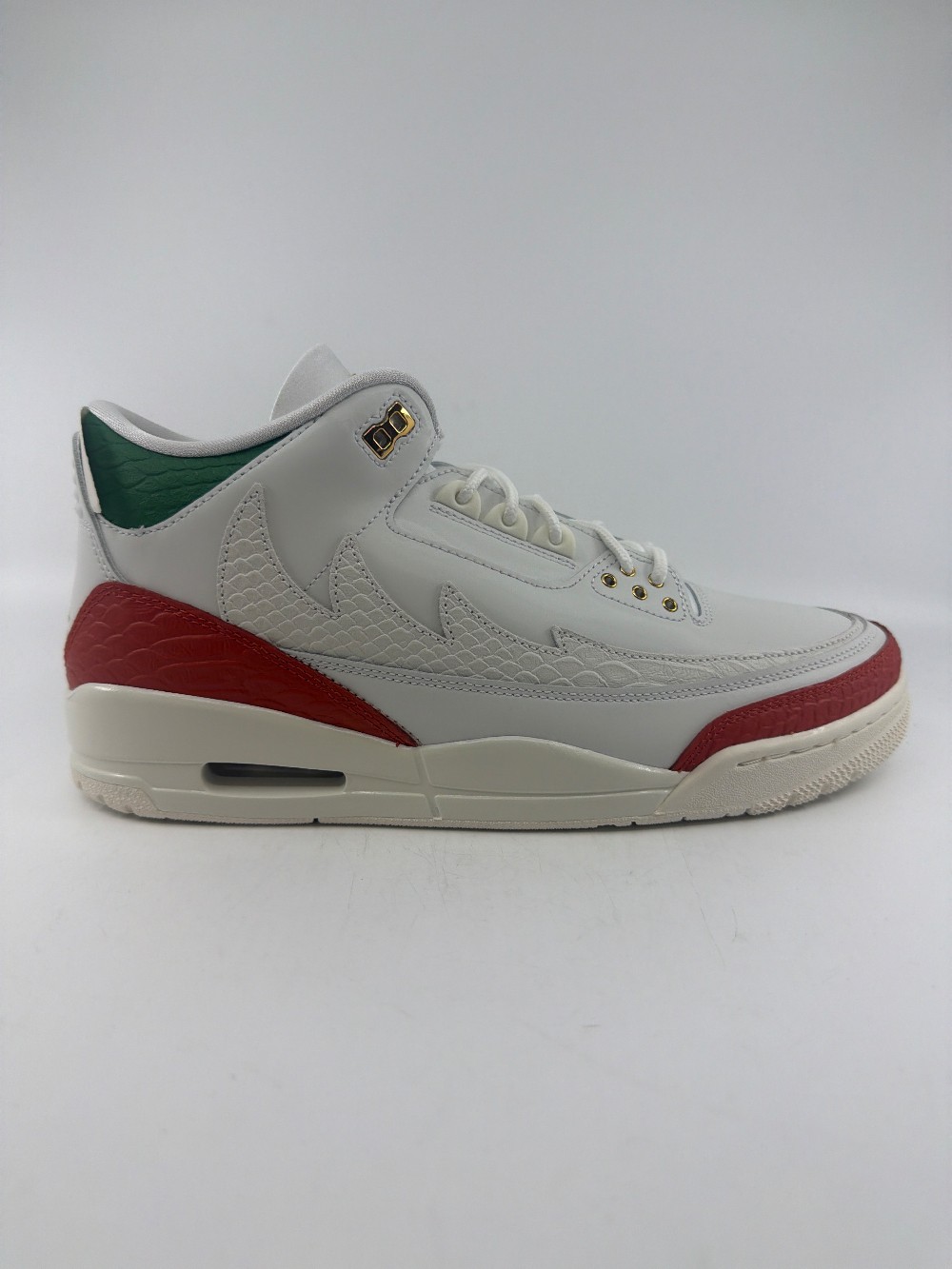 AJ 3 - EL VUELO SUMMIT WHITE