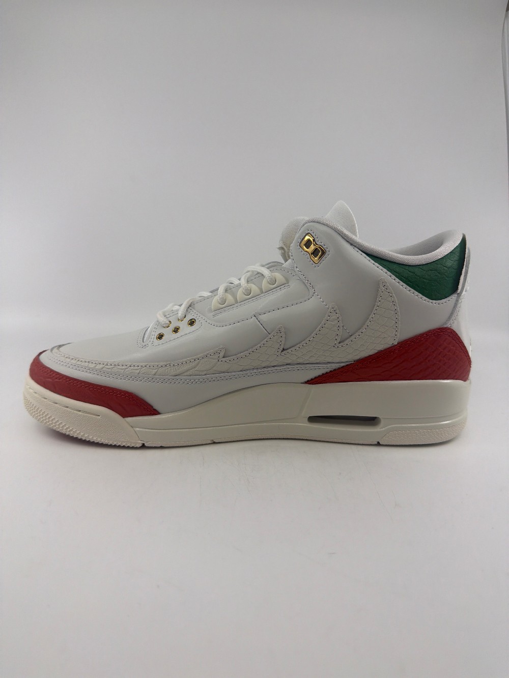 AJ 3 - EL VUELO SUMMIT WHITE