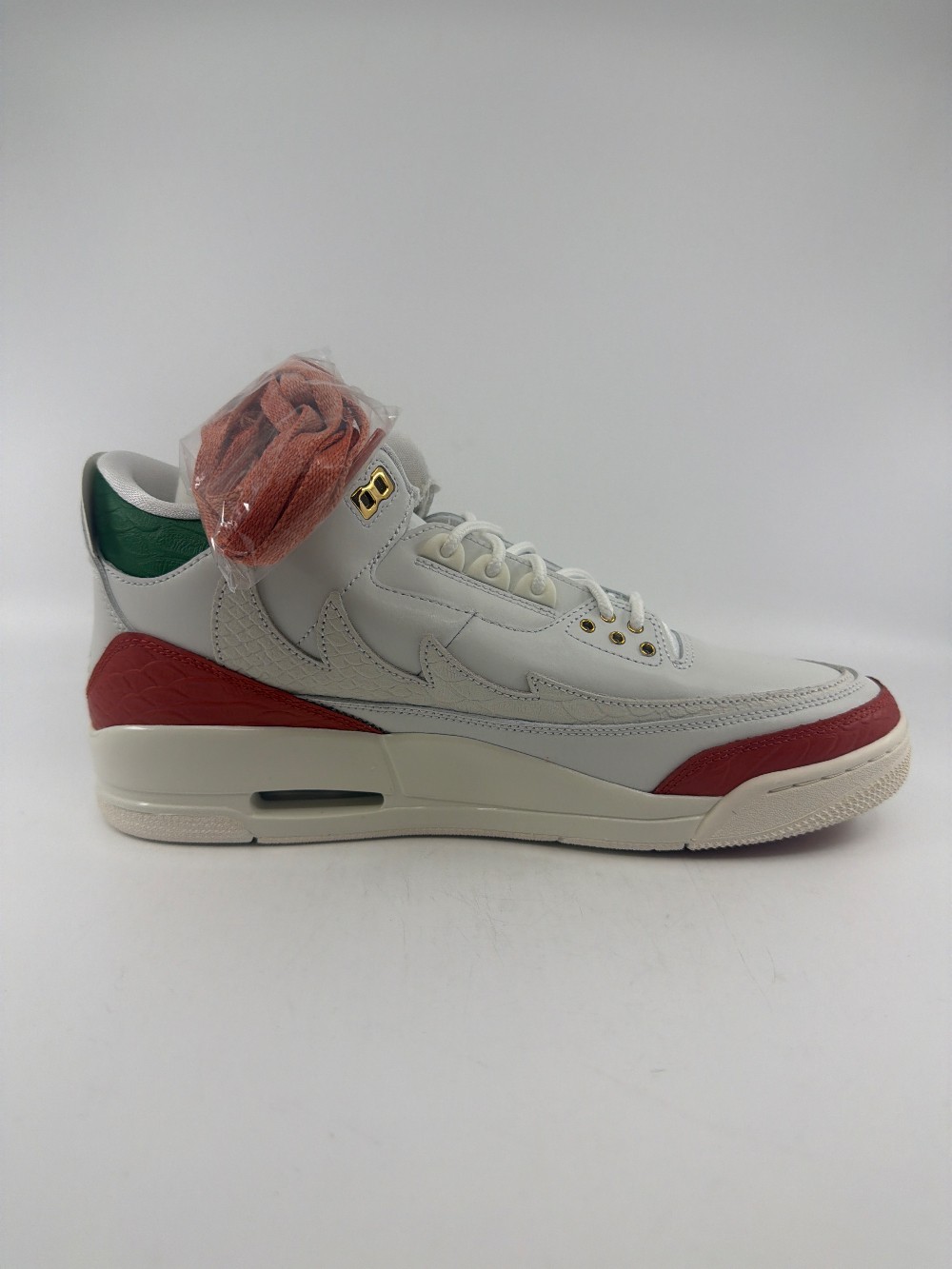 AJ 3 - EL VUELO SUMMIT WHITE