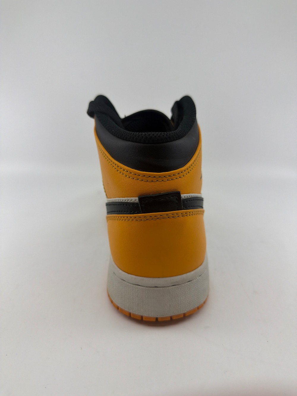 *USED* AJ 1 MID (GS) - TAXI