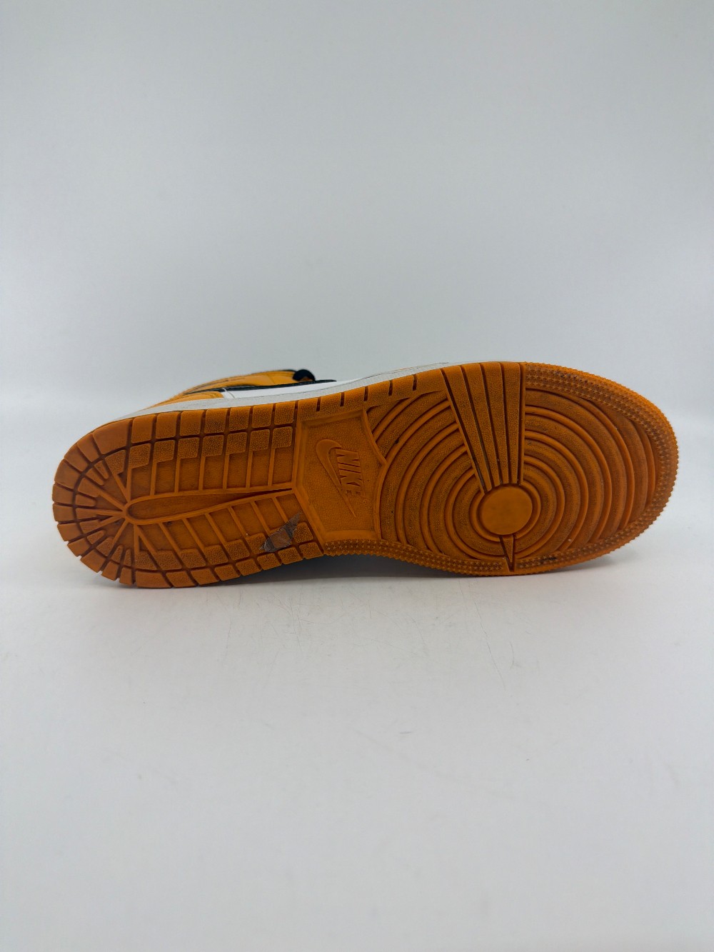 *USED* AJ 1 MID (GS) - TAXI