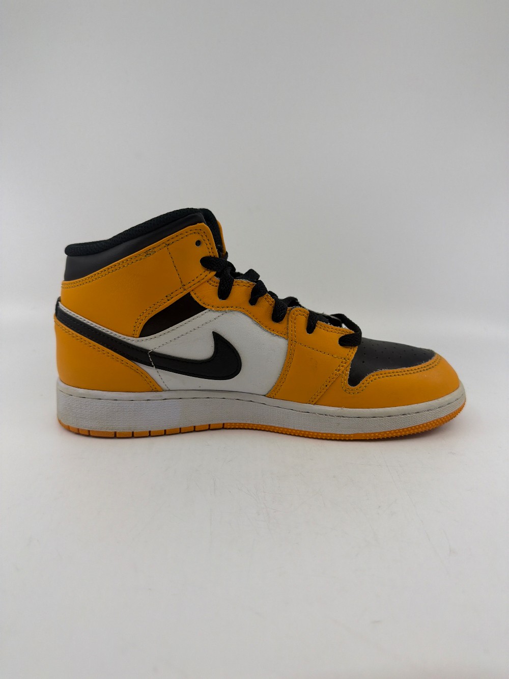 *USED* AJ 1 MID (GS) - TAXI