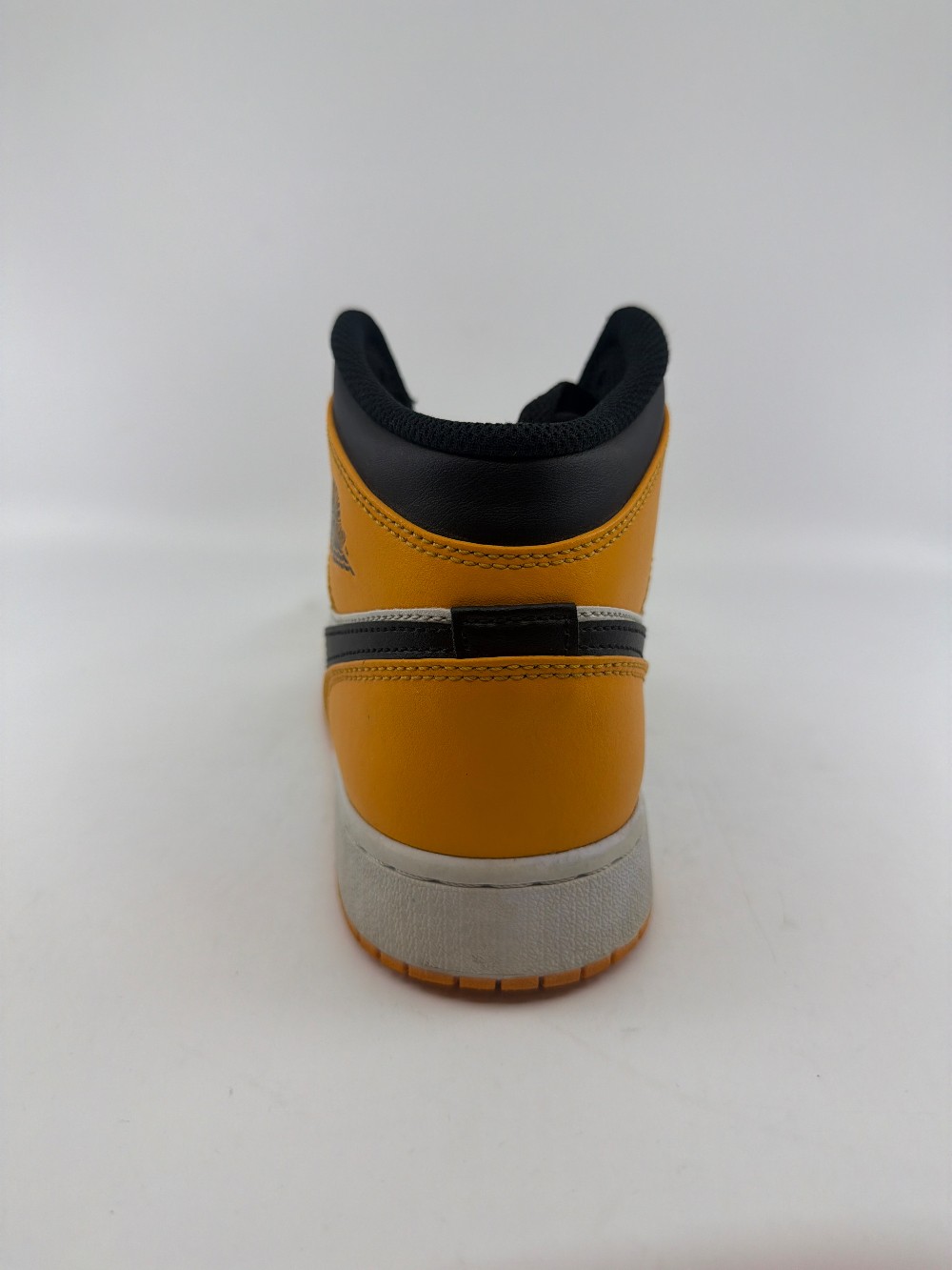 *USED* AJ 1 MID (GS) - TAXI