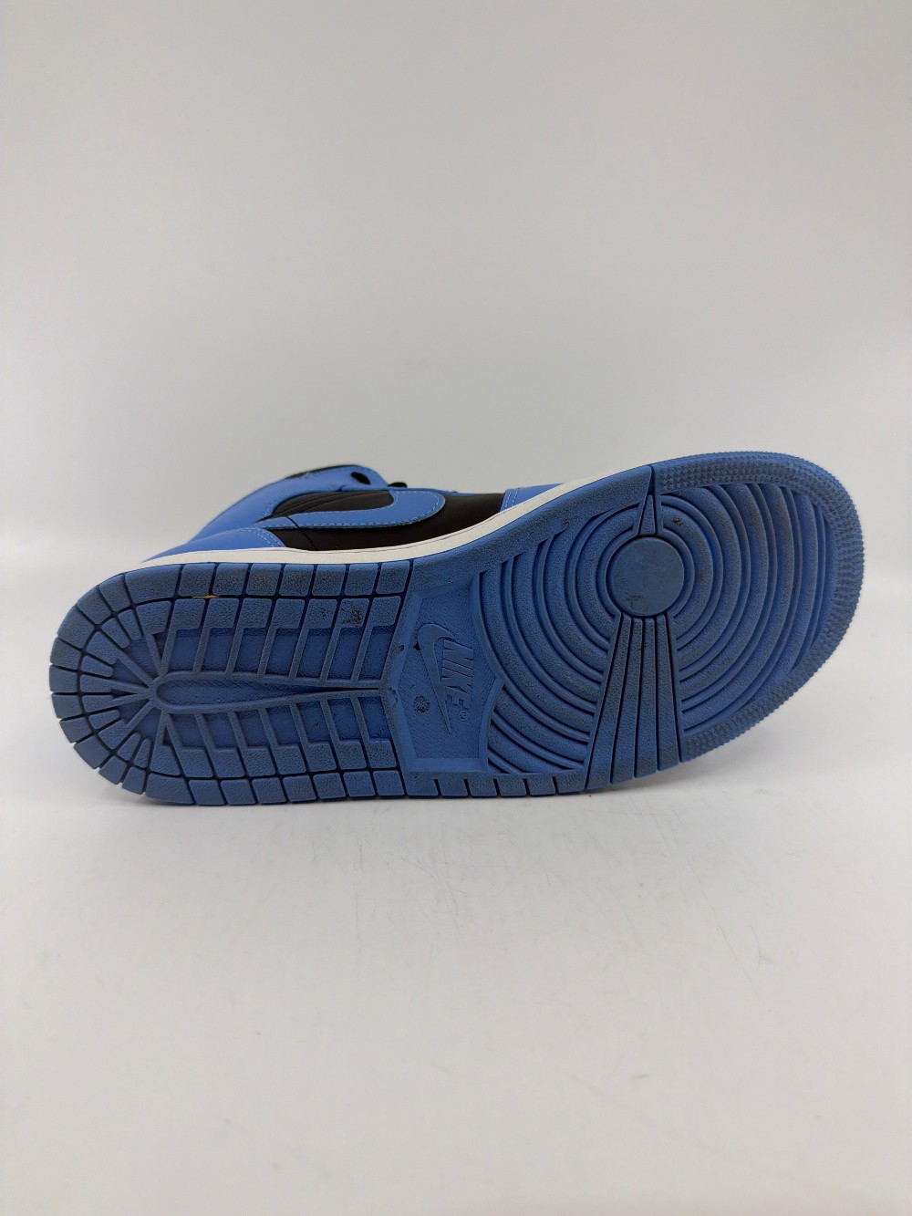 *USED/REP BOX* AJ 1 MID - UNIVERSITY BLUE BLACK