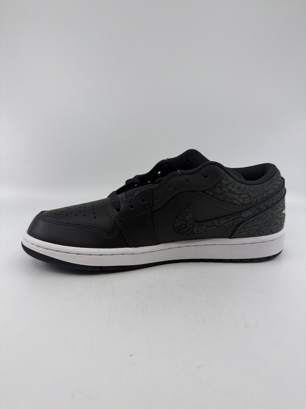 AJ 1 LOW - BLACK ELEPHANT