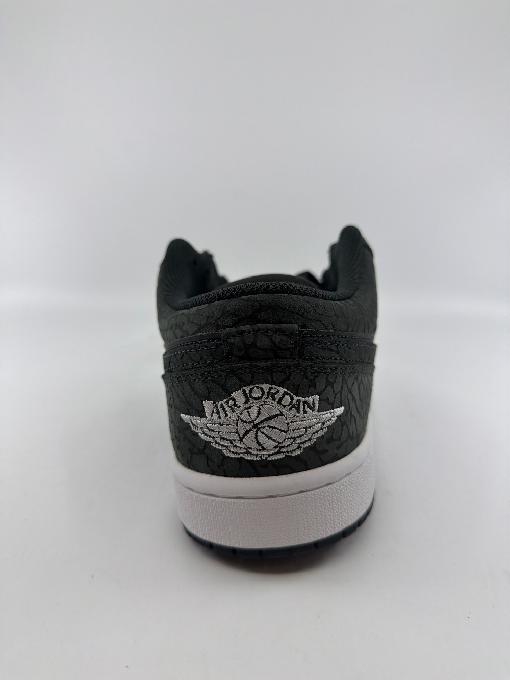 AJ 1 LOW - BLACK ELEPHANT