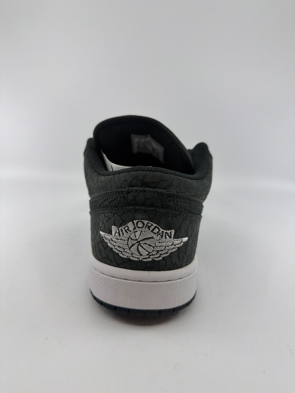 AJ 1 LOW - BLACK ELEPHANT