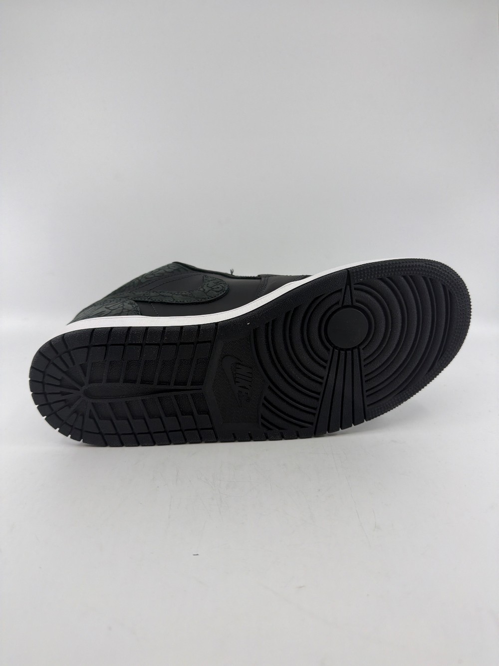 AJ 1 LOW - BLACK ELEPHANT