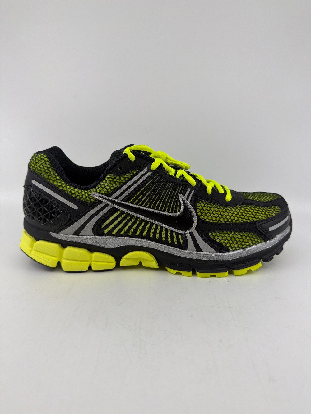 NIKE ZOOM VOMERO 5 - LEMON VENOM