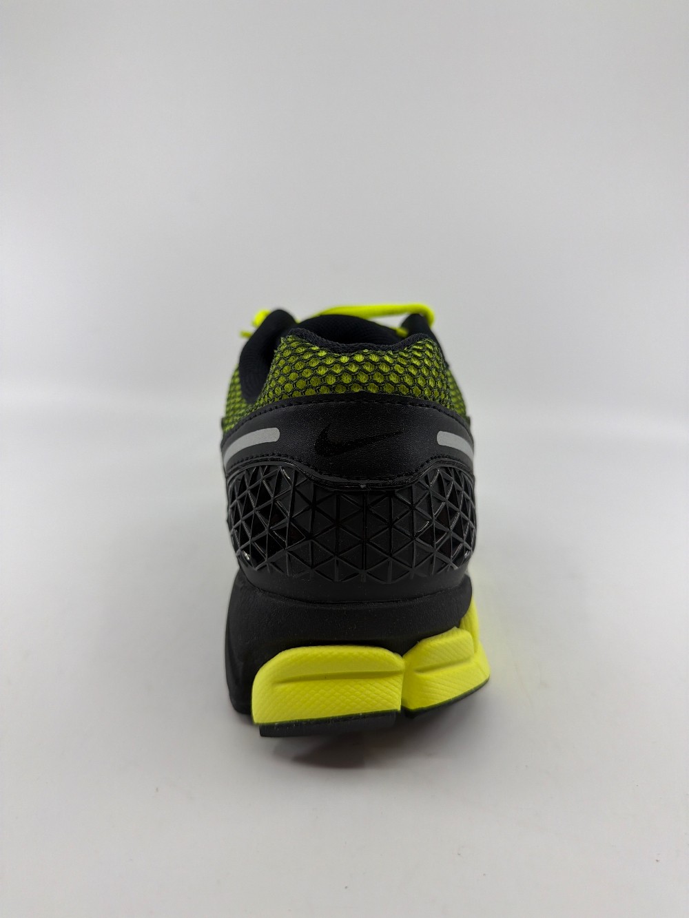 NIKE ZOOM VOMERO 5 - LEMON VENOM
