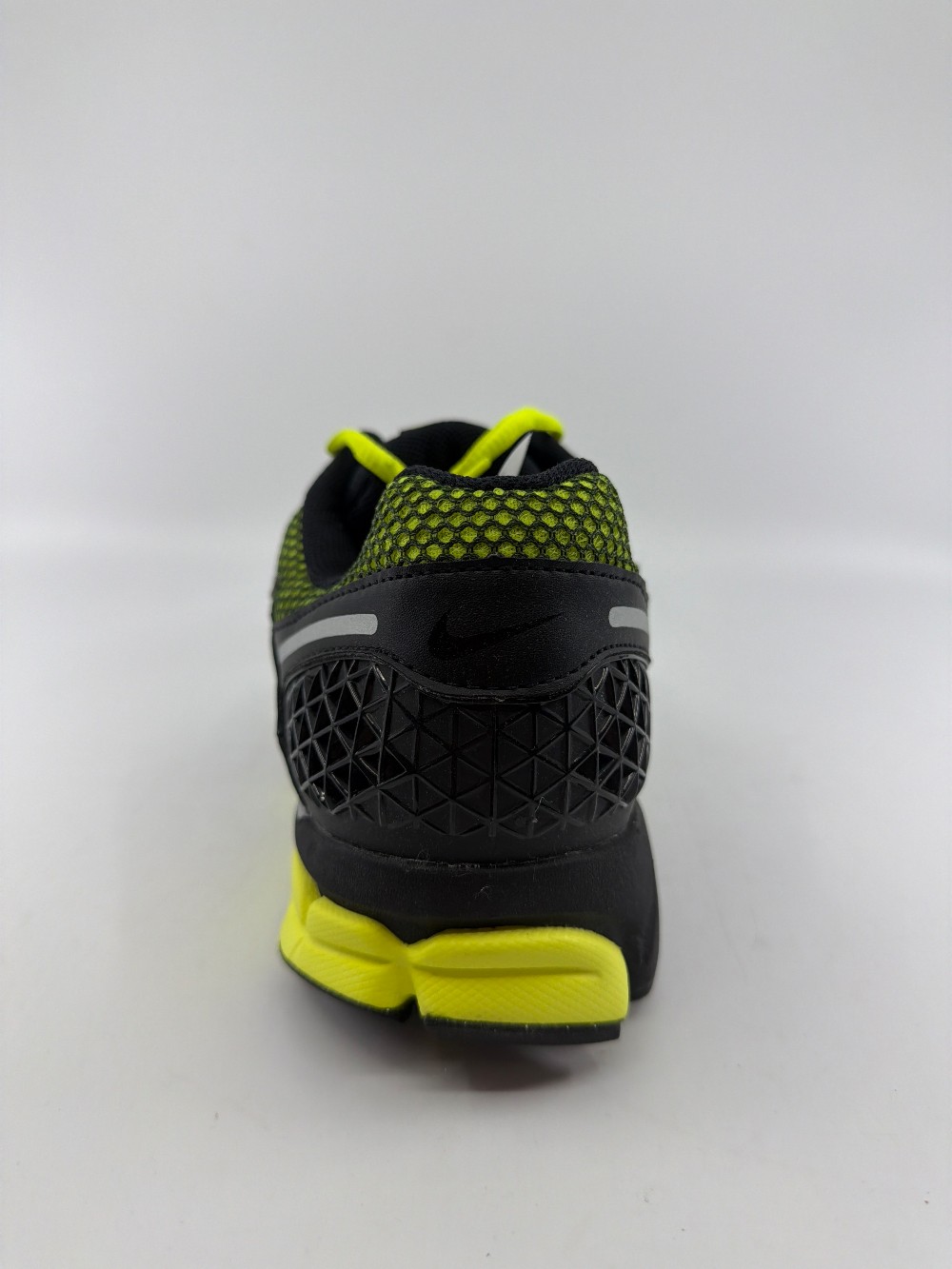 NIKE ZOOM VOMERO 5 - LEMON VENOM