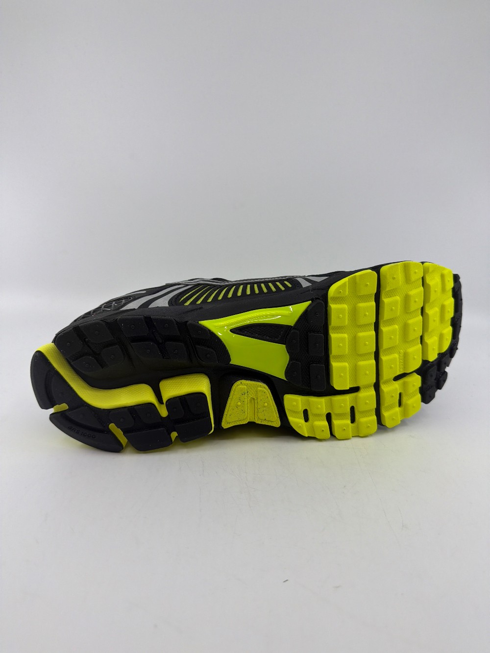 NIKE ZOOM VOMERO 5 - LEMON VENOM