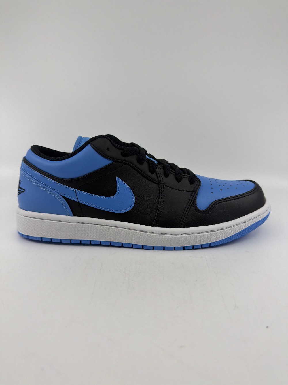 AJ 1 LOW - BLACK UNIVERSITY BLUE