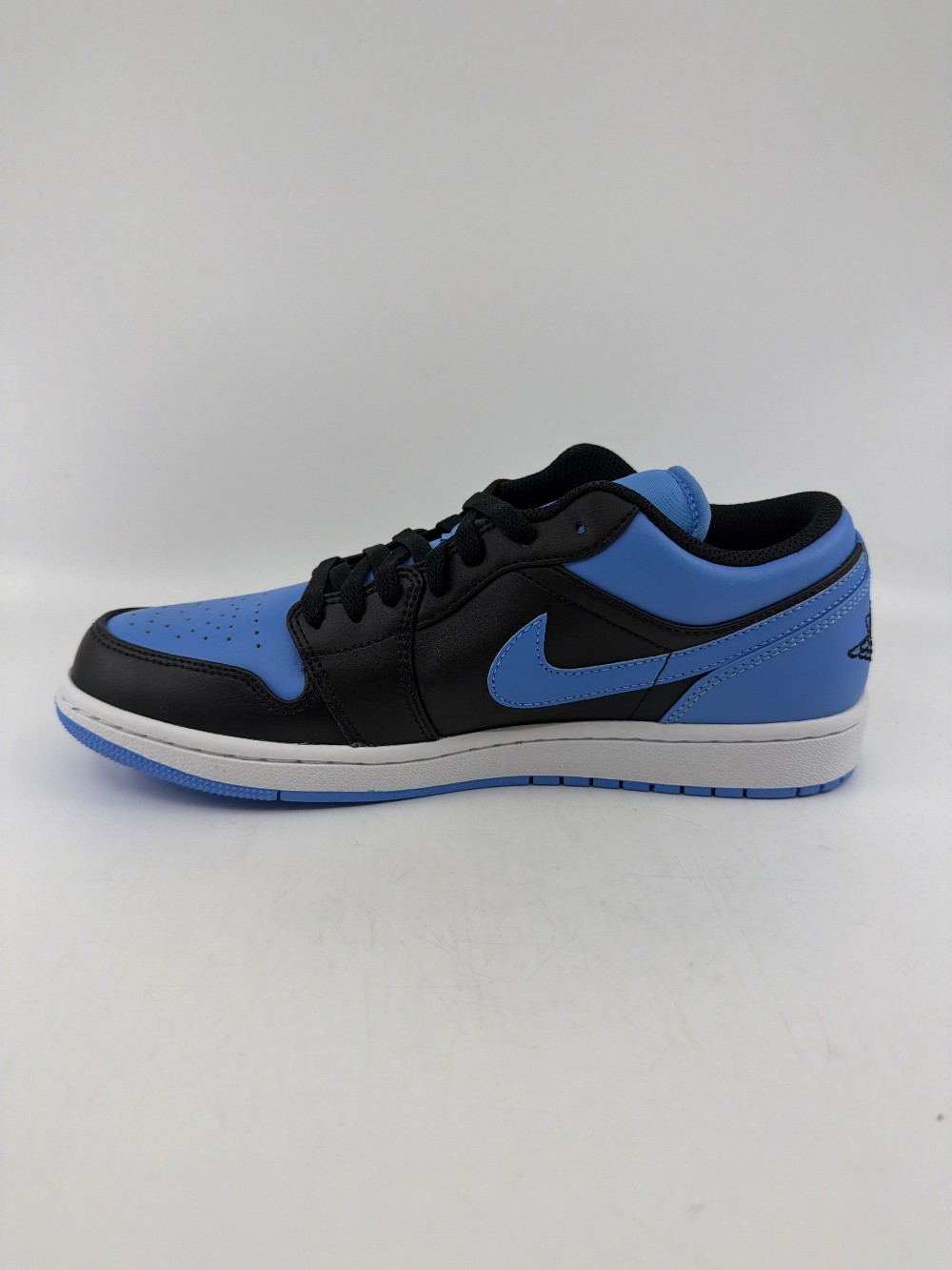 AJ 1 LOW - BLACK UNIVERSITY BLUE