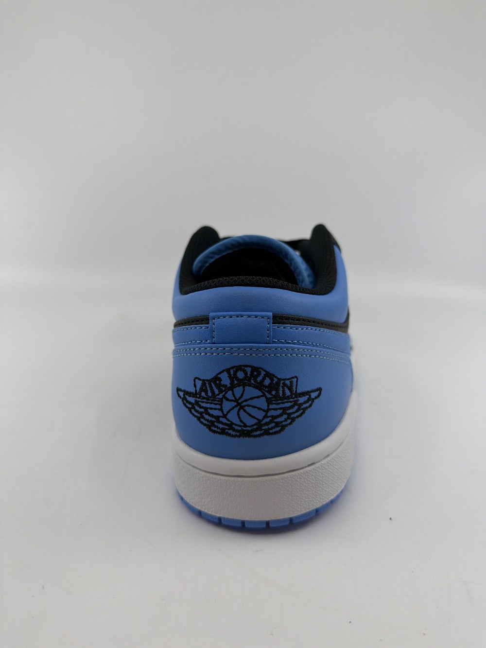 AJ 1 LOW - BLACK UNIVERSITY BLUE